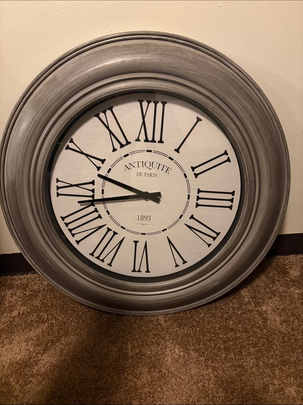 Antiquite De Paris Style Round Wall Clock in Gray